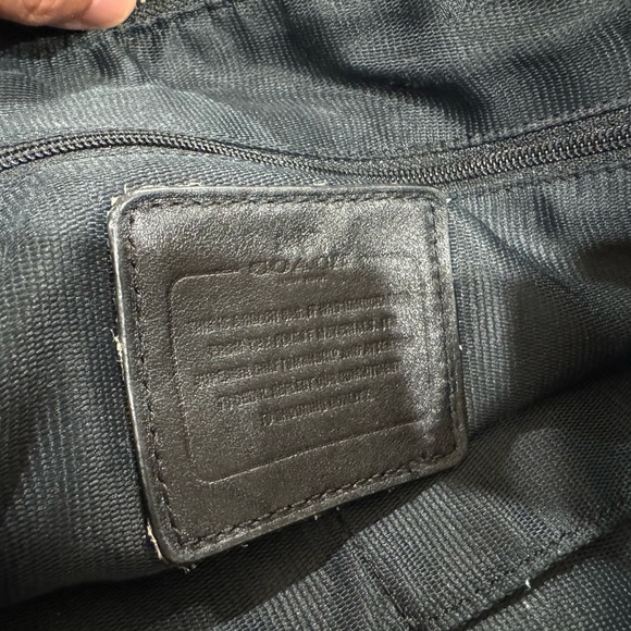 Coach signature handbag, black leather - Picture 14 of 14